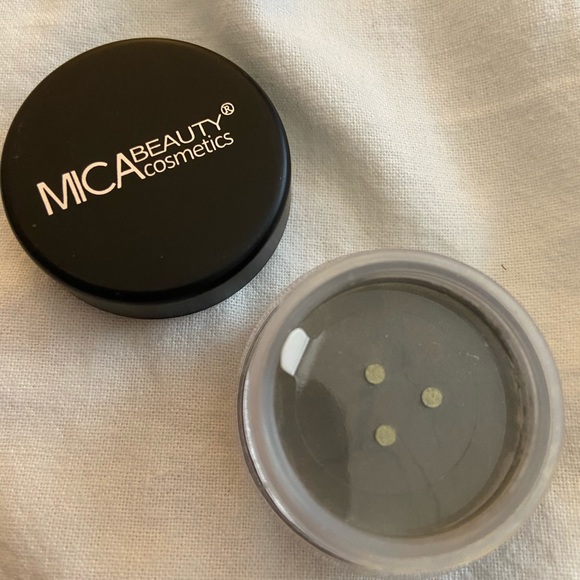 5/$25 💸 Shimmer Powder - Picture 3 of 3